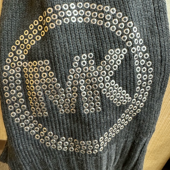 NWOT Dark Gray & Silver Studded Michael Kors Knit Scarf - Picture 2 of 2